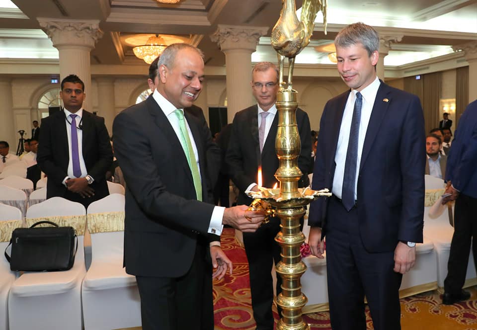 69703184_2491097931171765_30109635398430