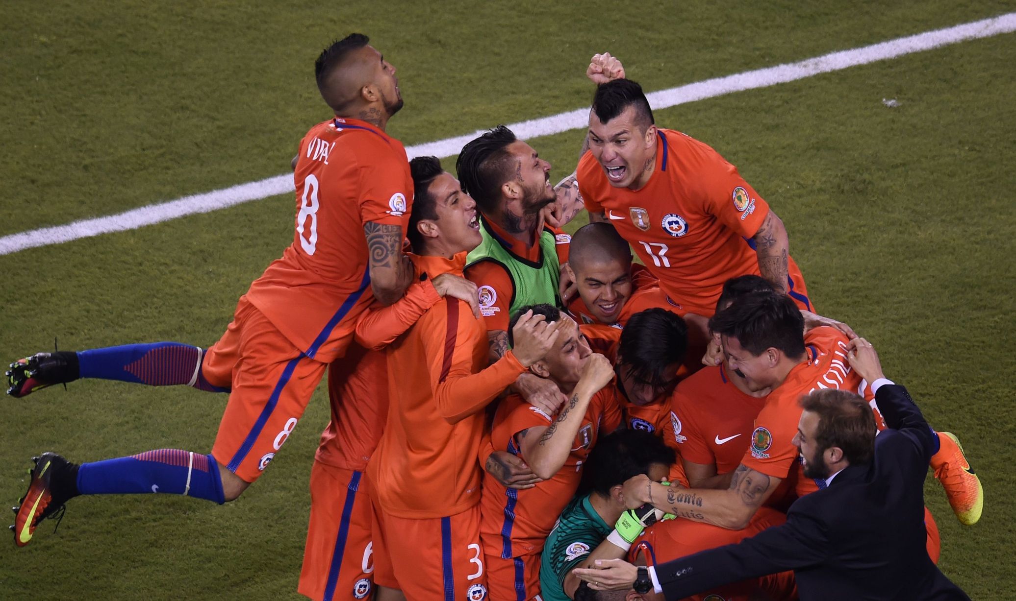 Chile-win-the-Copa-America-Centenario-fi