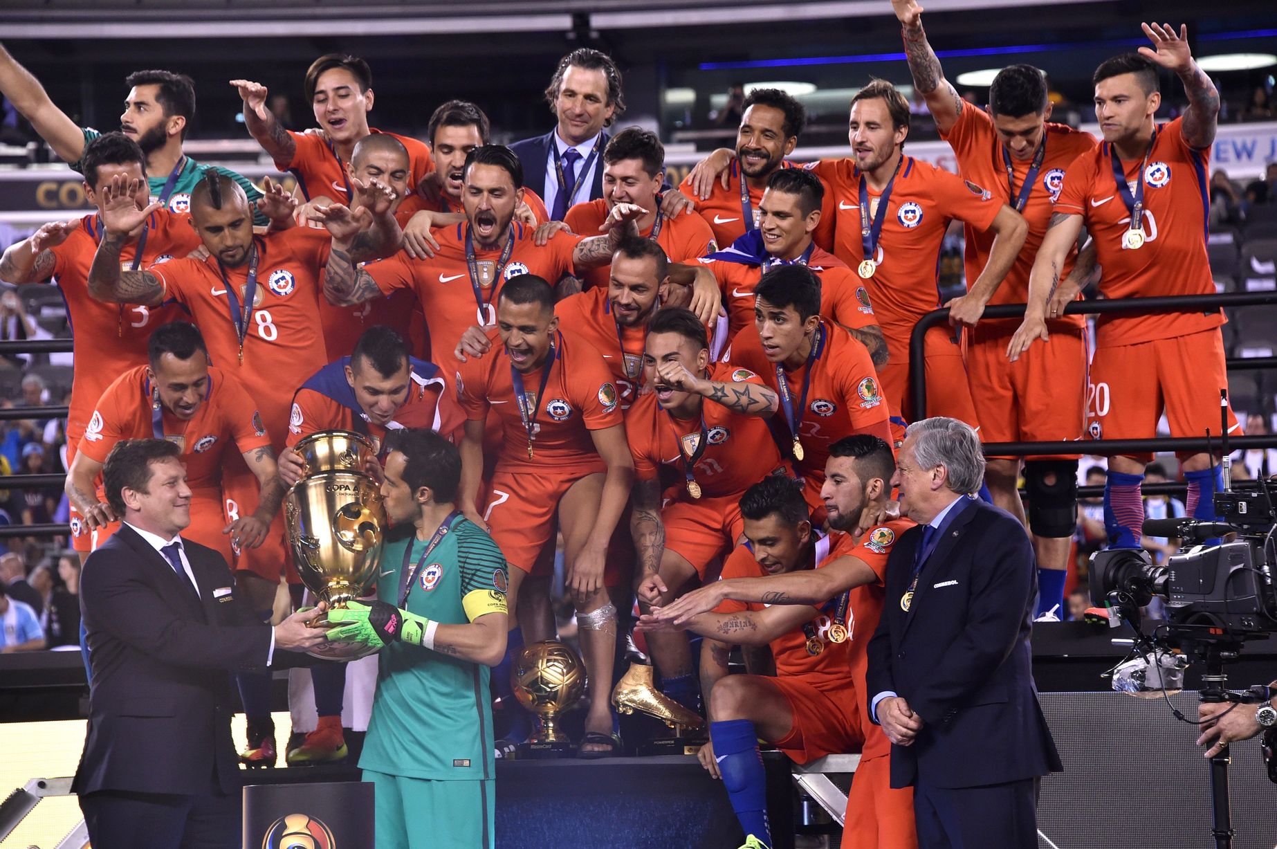 Chile-win-the-Copa-America-Centenario-fi