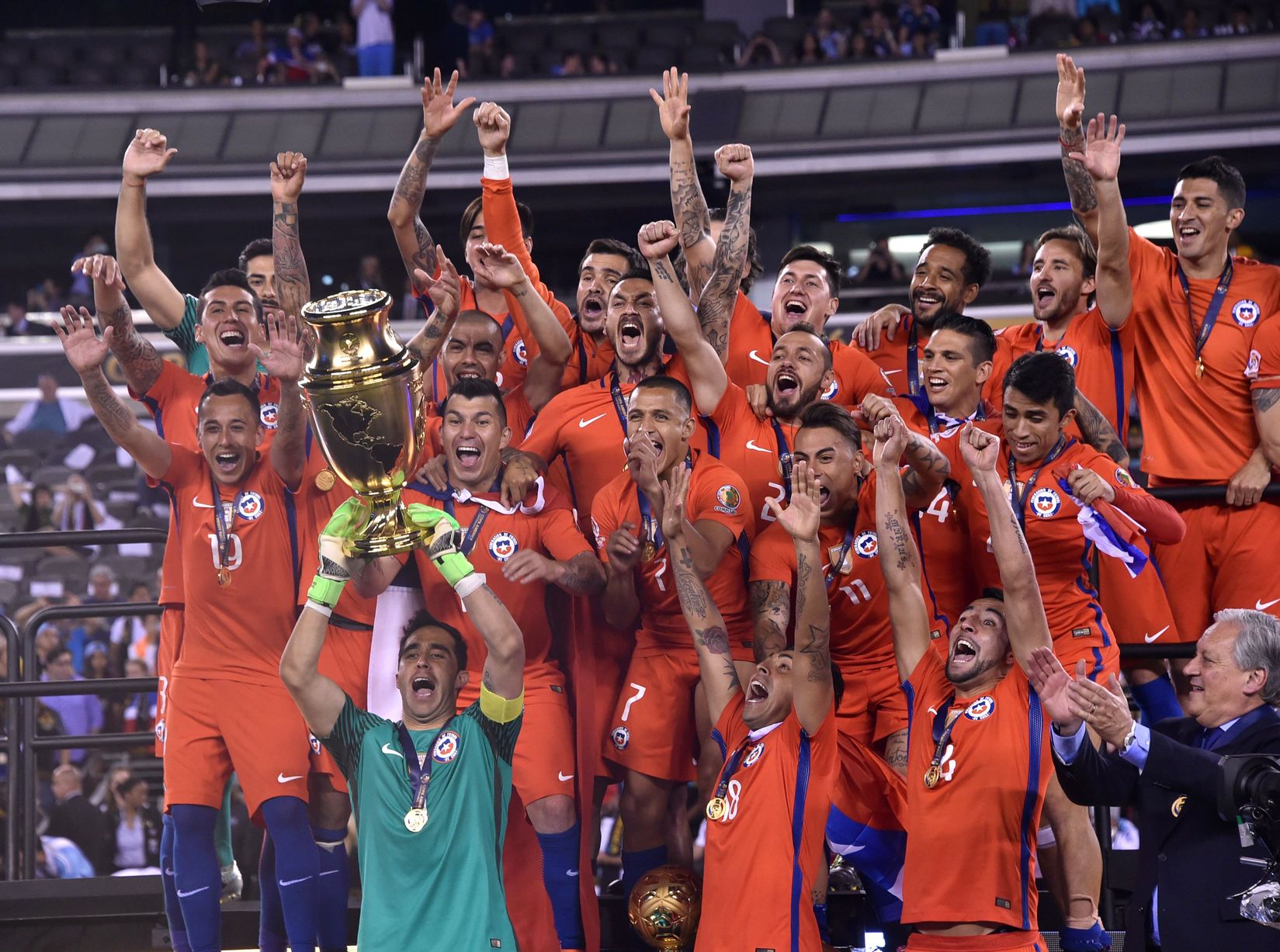 Chile-win-the-Copa-America-Centenario-fi
