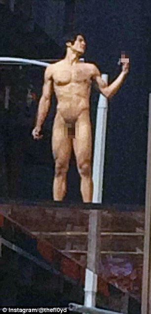 35D301A900000578-3668095-The_man_was_sho