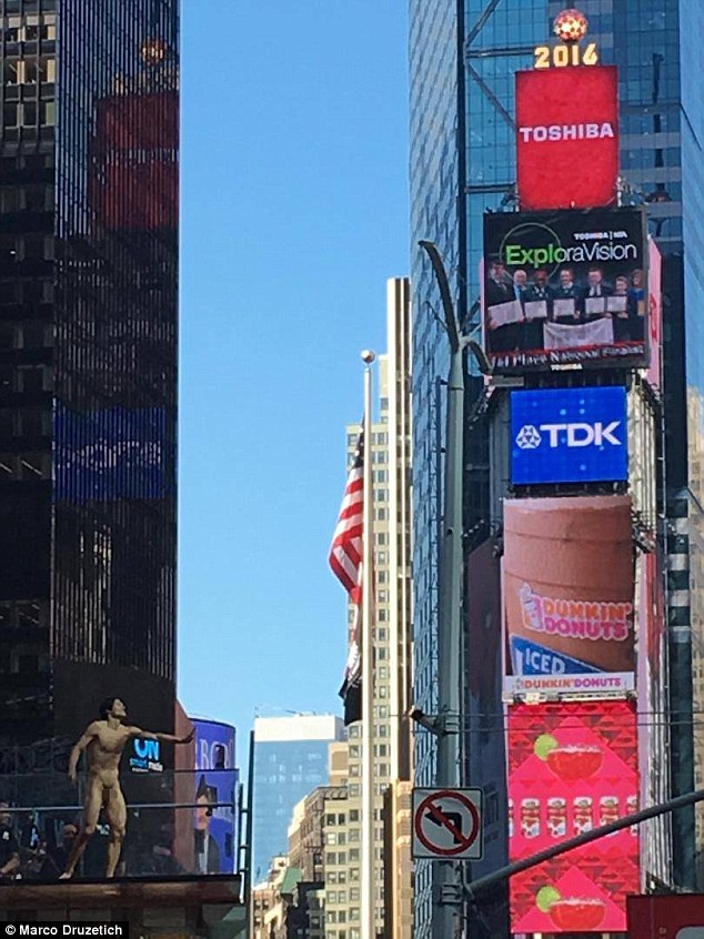 35D2AFFD00000578-3668095-Witnesses_say_t