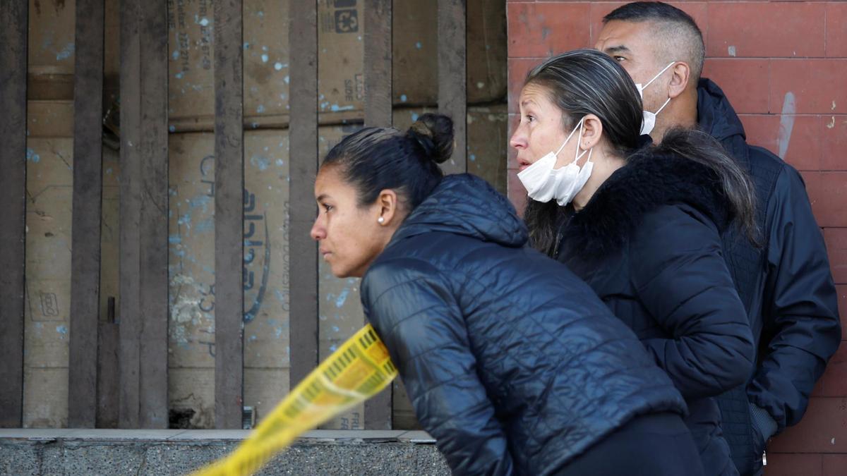 Relatives-of-prisoners-are-seen-outside-