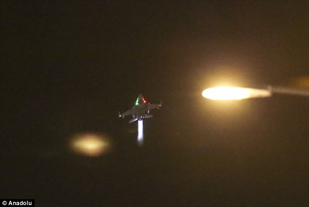 3652986E00000578-0-Witnesses_photographe