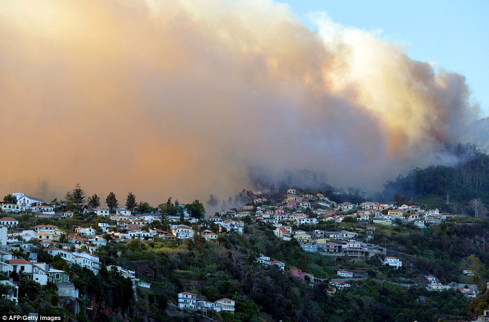 3709428C00000578-3732183-image-a-36_1470