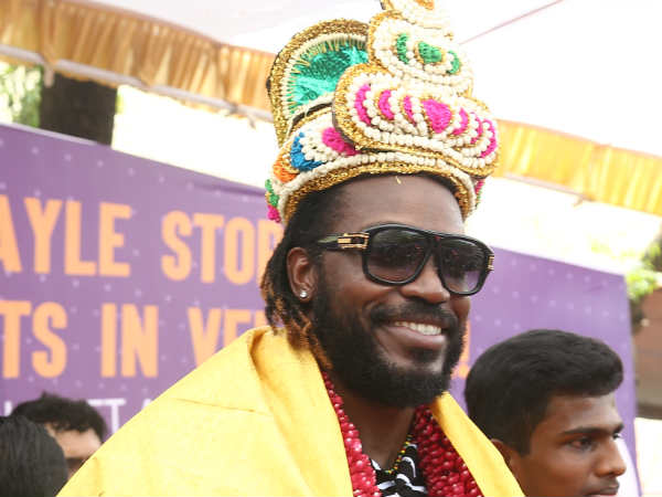 07-1473247303-gayle-in-chennai-velammal.