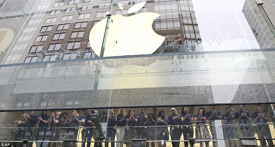 3869F75800000578-3792024-Apple_staff_cla