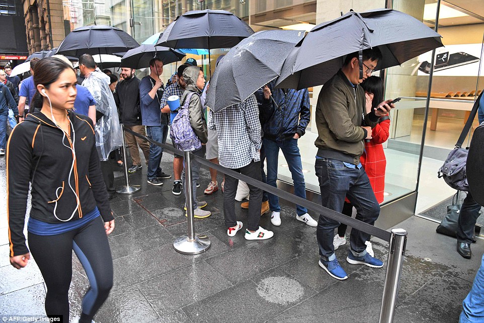 3869FC5000000578-3792024-Fans_in_the_200