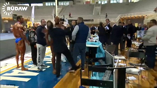 3AE4271A00000578-0-image-a-1_14805297221