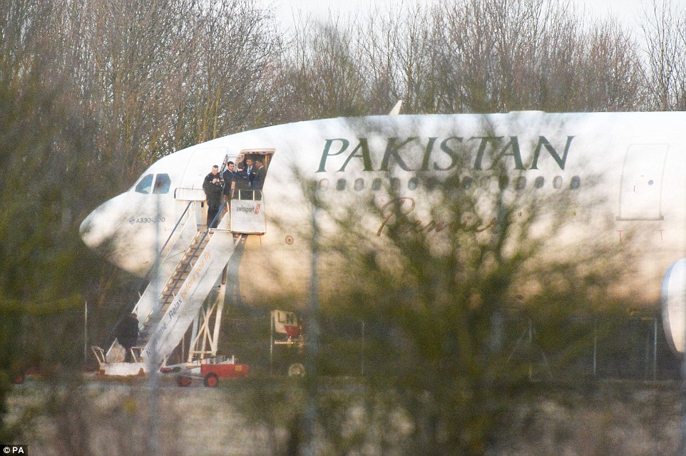 3CEDFE8600000578-4200300-Passengers_rema