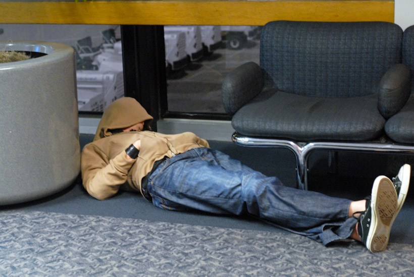 14.03.27-mjs-how-to-sleep-in-an-airport-