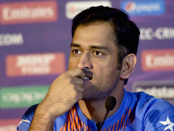 24-1458802420-dhoni4564555.jpg