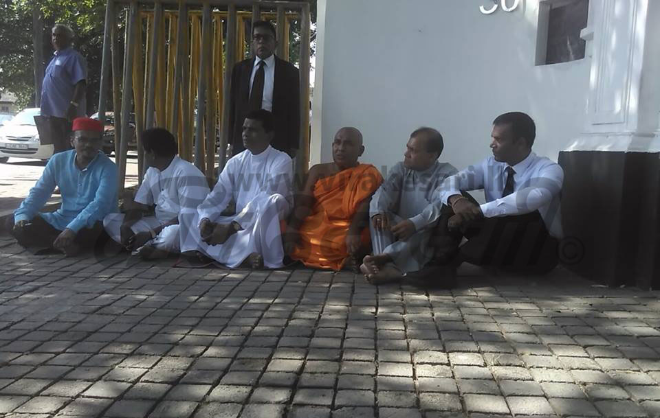 13090118_1055343414504108_144960138_n.jp