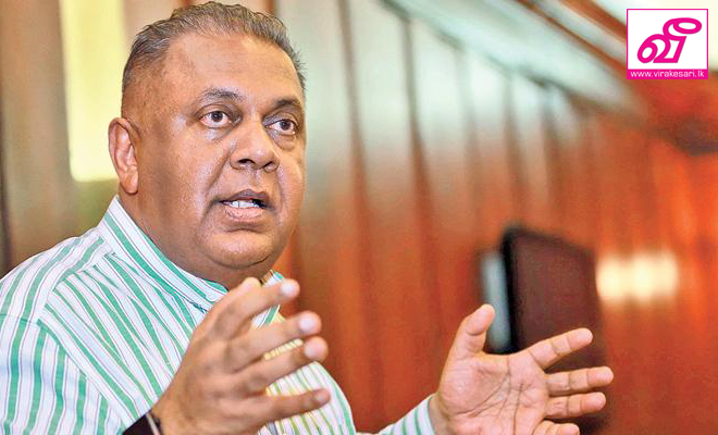 அரசியல் கைதிகளை விடுதலை செய்யமாட்டேன் என சிறிசேன பிடிவாதம் பிடித்தார்- மங்கள