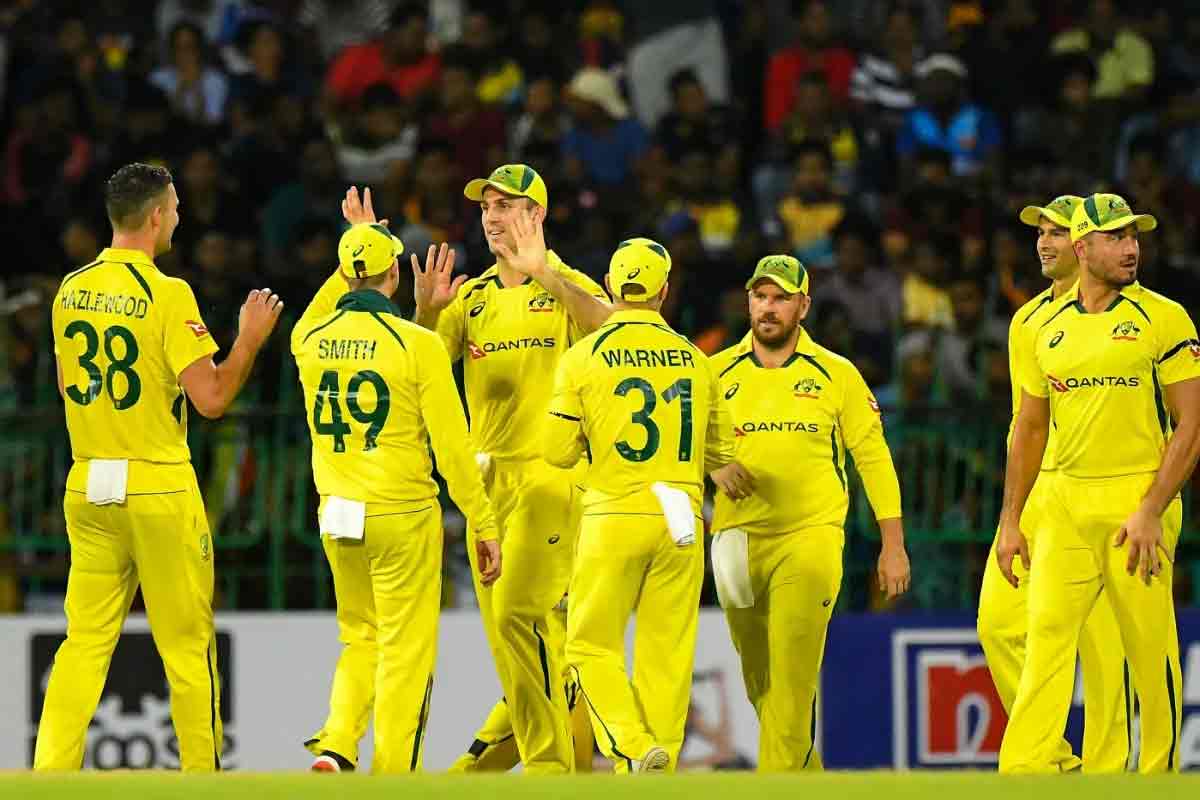Australian-fielders-celebrate-the-wicket