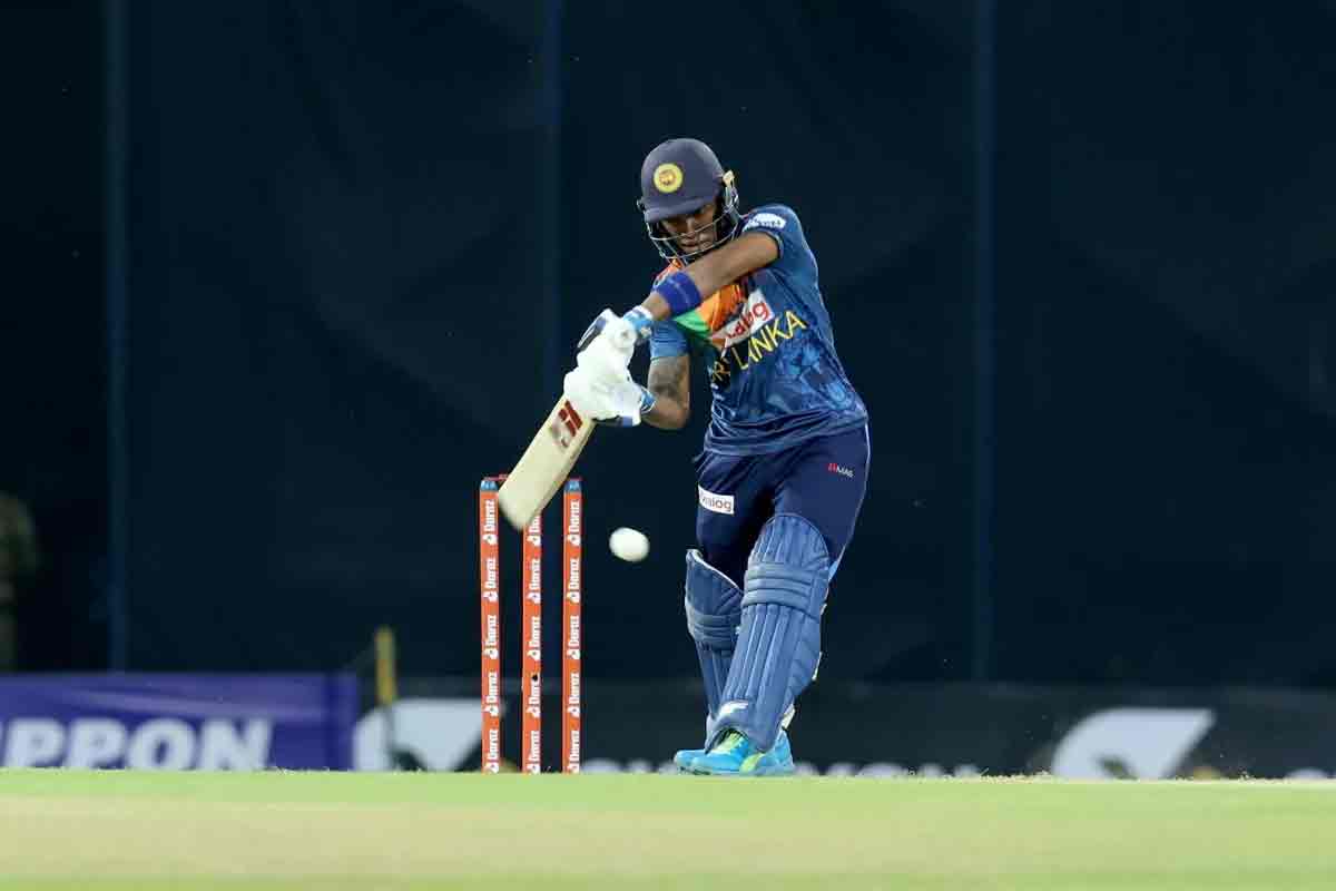 Pathum-Nissanka-drives-one-through-the-o