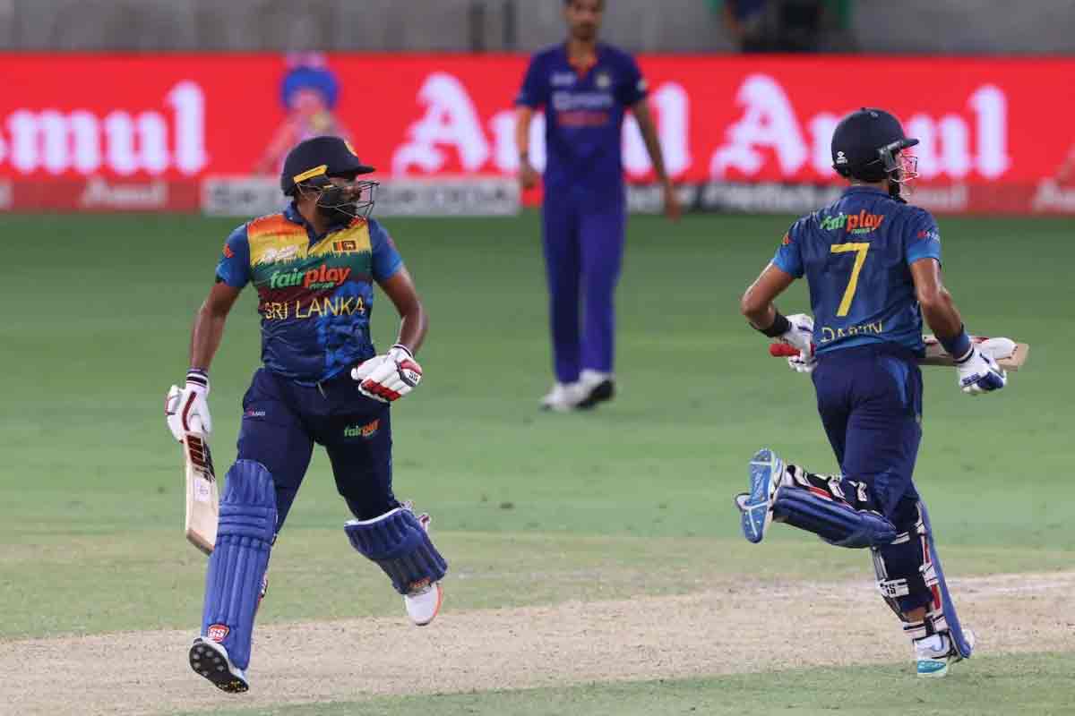 Dasun-Shanaka-and-Bhanuka-Rajapaksha-put