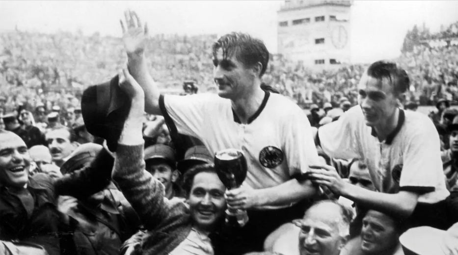 5_1954_west_germany_with_jules_rimet_wor