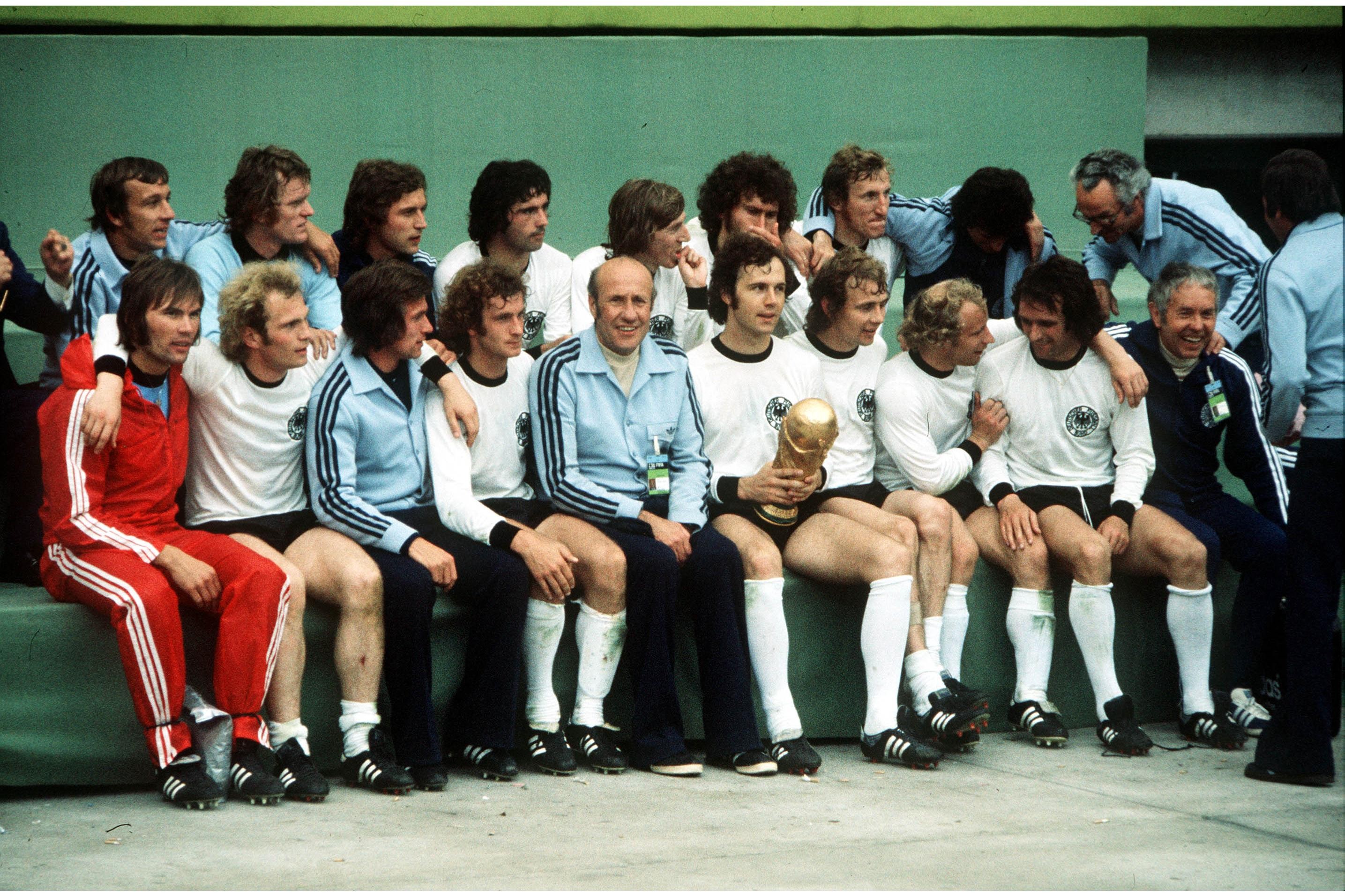 10_1974_west_germany_champions....jpg