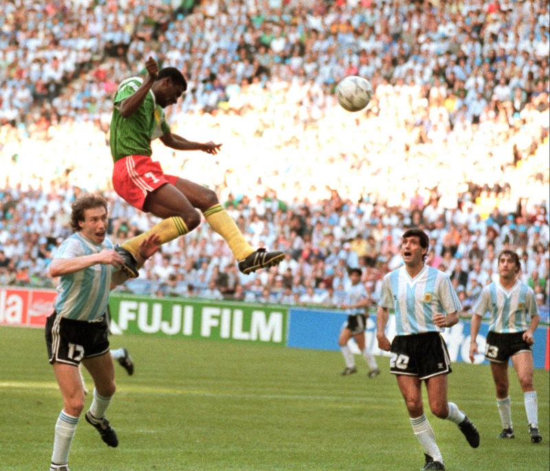 1990_Argentina_v_cameroon_omam_biyik_hea