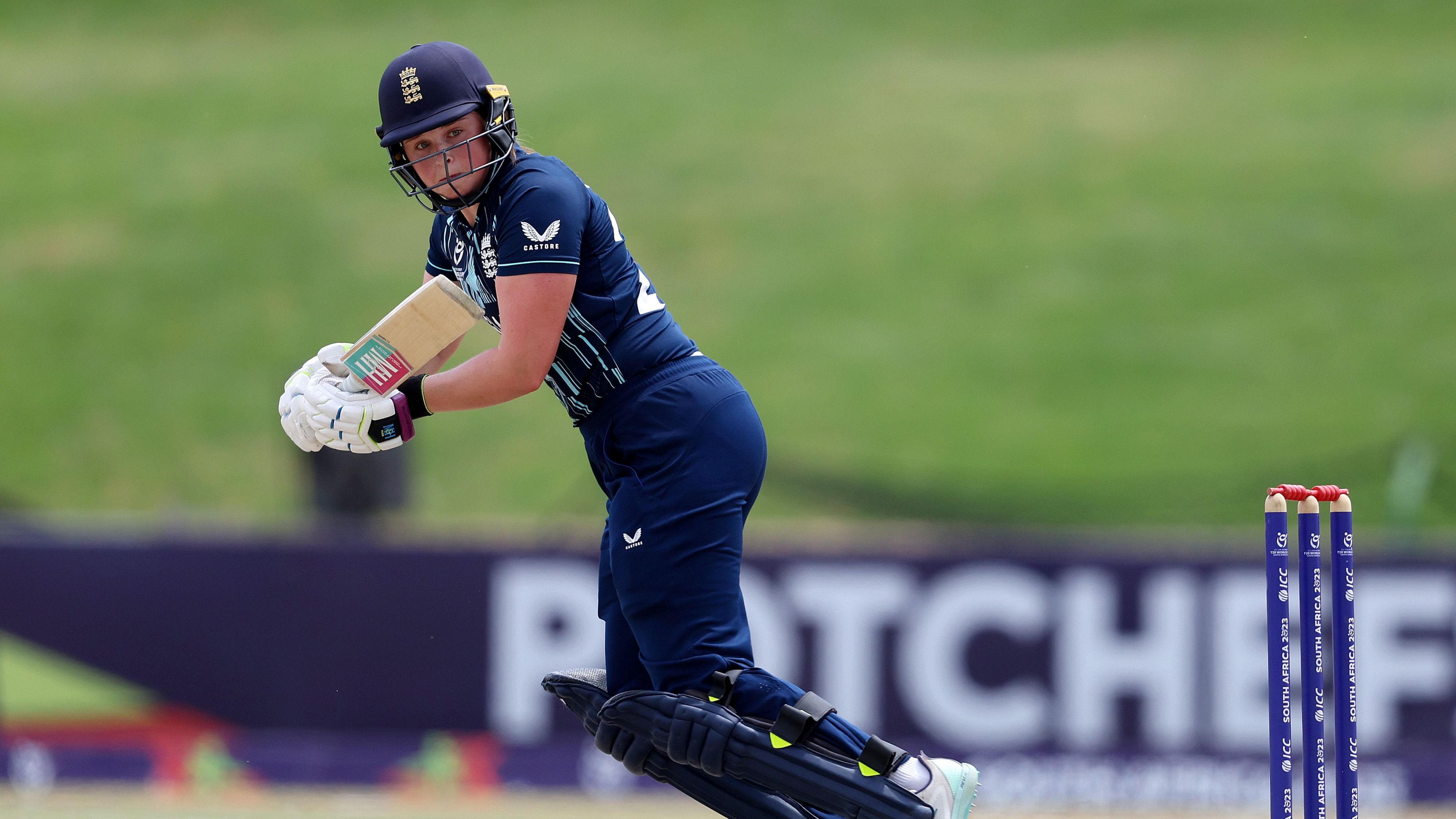 2701_Grace_Scrivens_of_England_vs_aus.jp