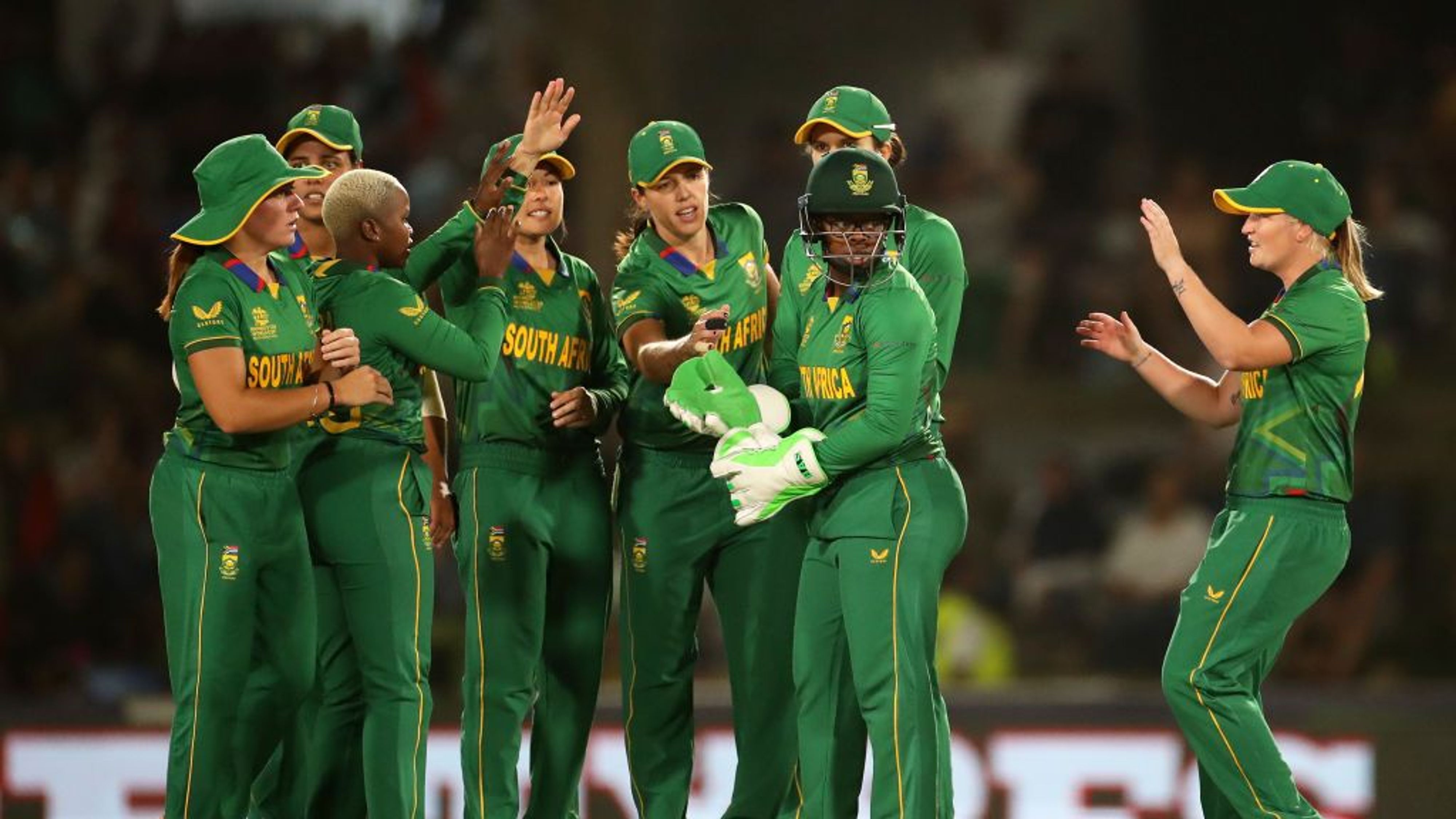 1202_Players_of_South_Africa_celebrate.j