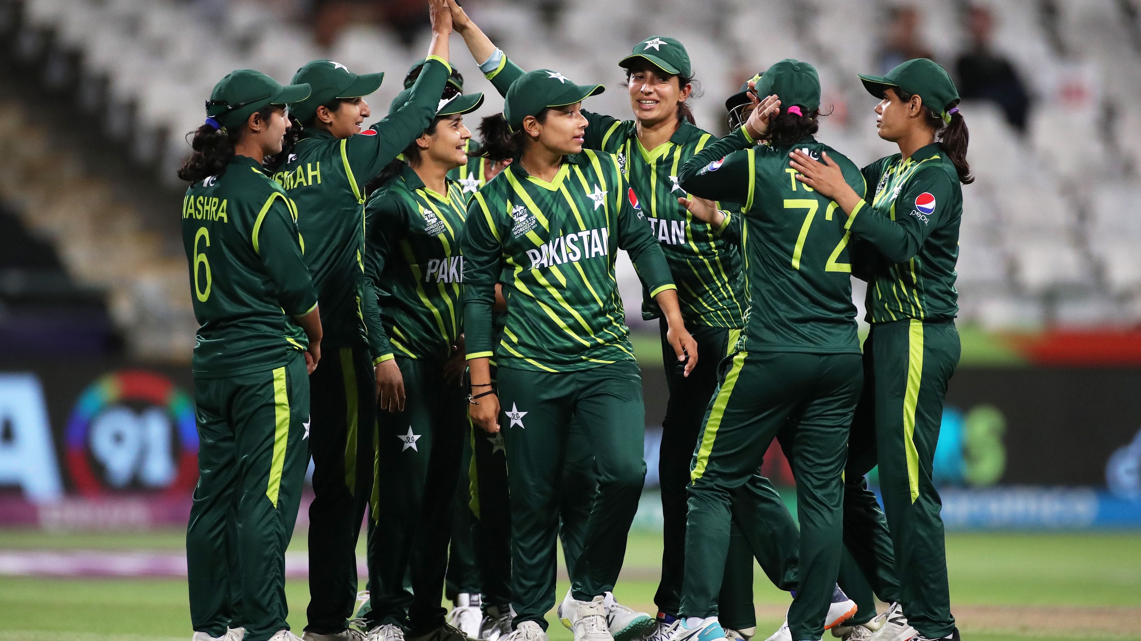 1502_Players_of_Pakistan_celebrate_vs_ir