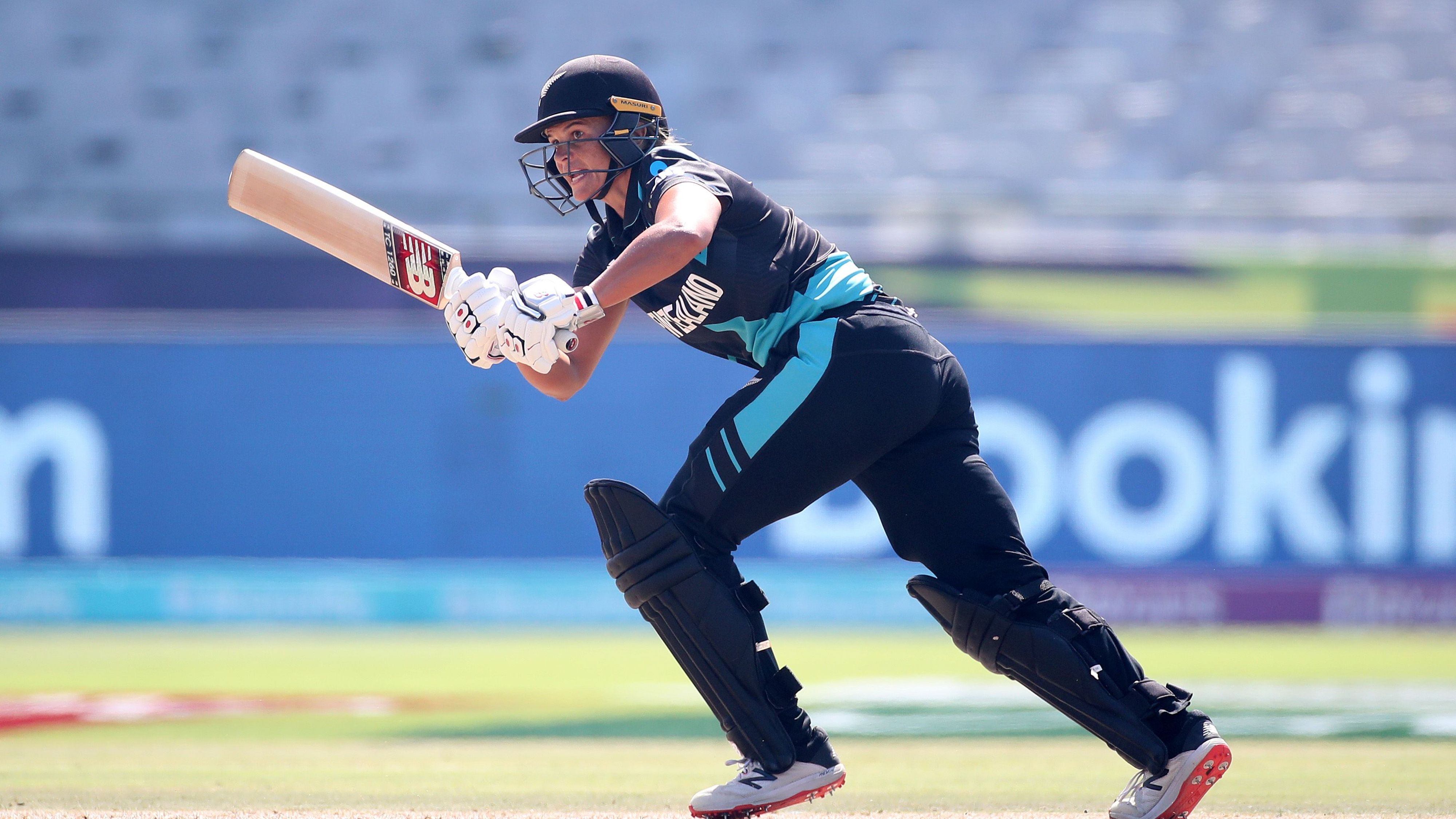 _1__1702_Suzie_Bates_of_New_Zealand_vs_b