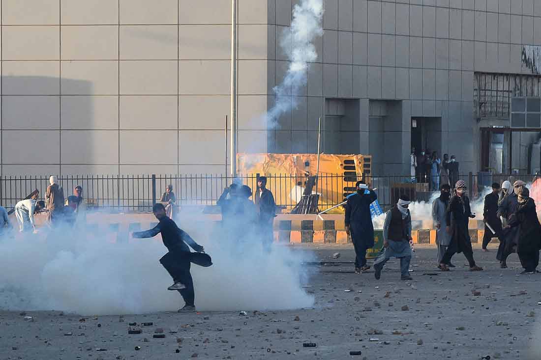 Police-clash-with-protesters-after-forme