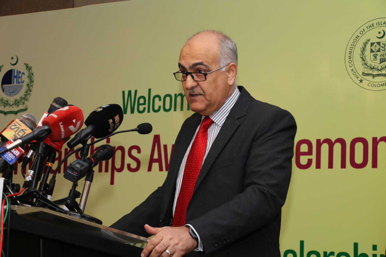 403745234_688446063474352_84641332197942