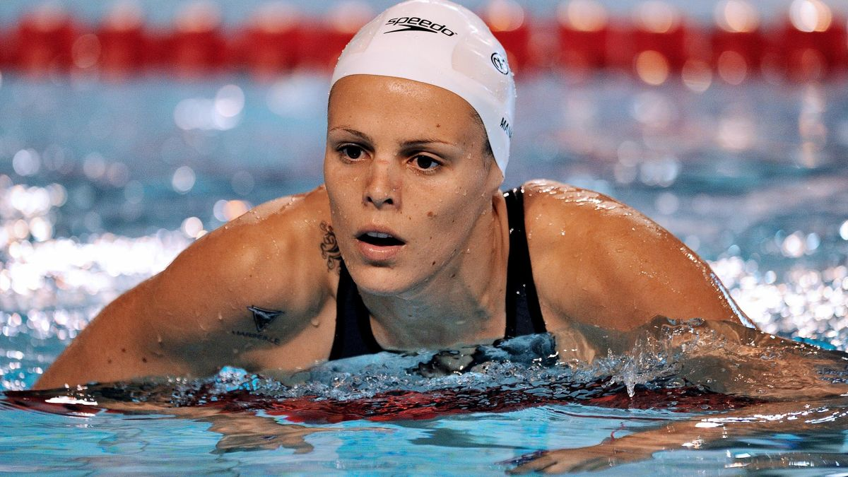 5_laure_manaudou_torch_bearer_france.png