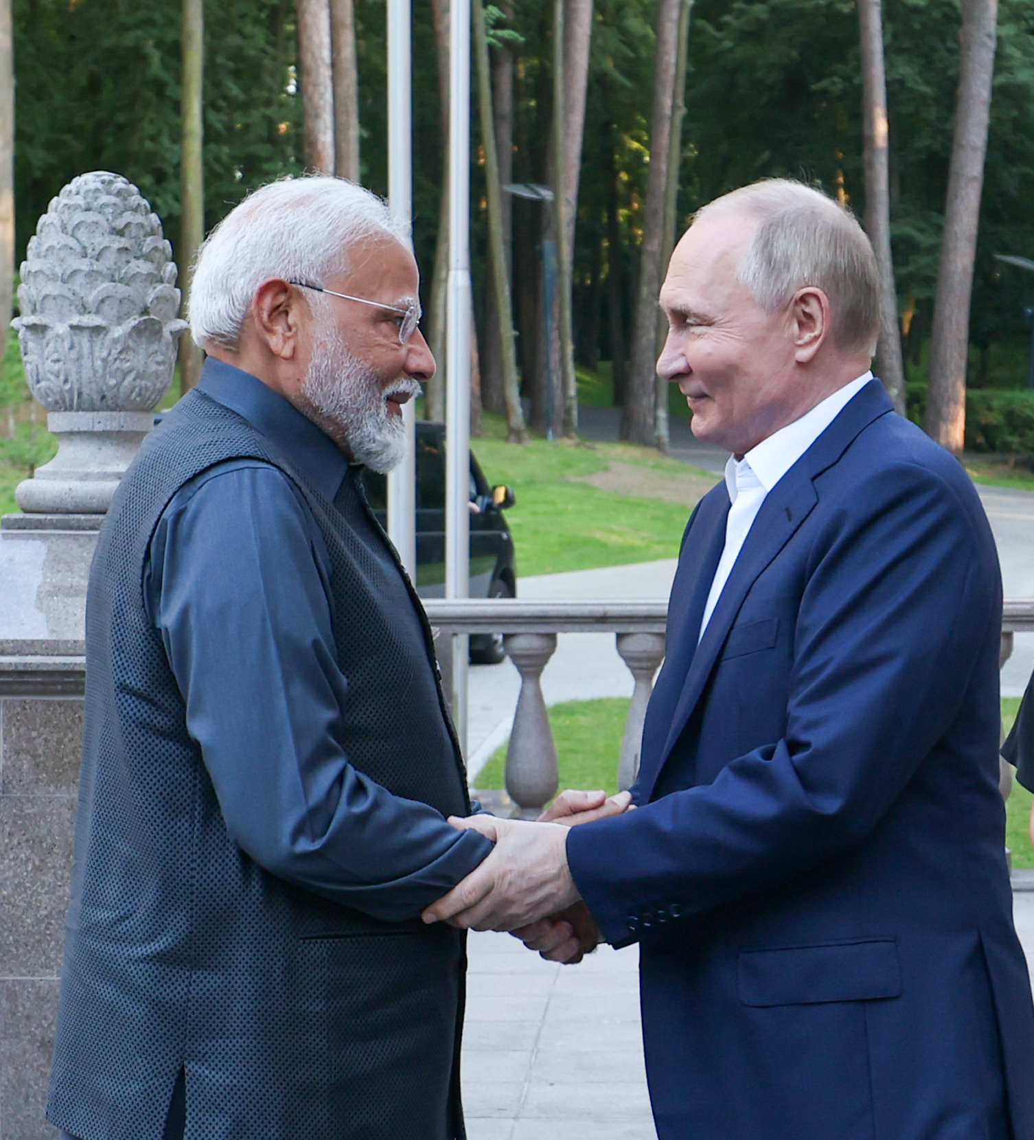 modi_putin1112.jpg