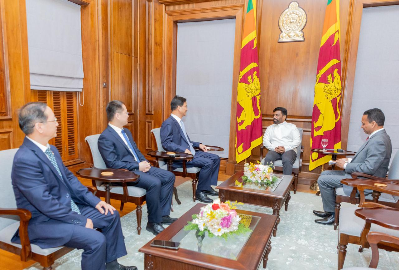 Chinese Ambassador 2 ஜனாதிபதி அனுரகுமார, கியூபா தூதுவருக்கிடையில் சந்திப்பு