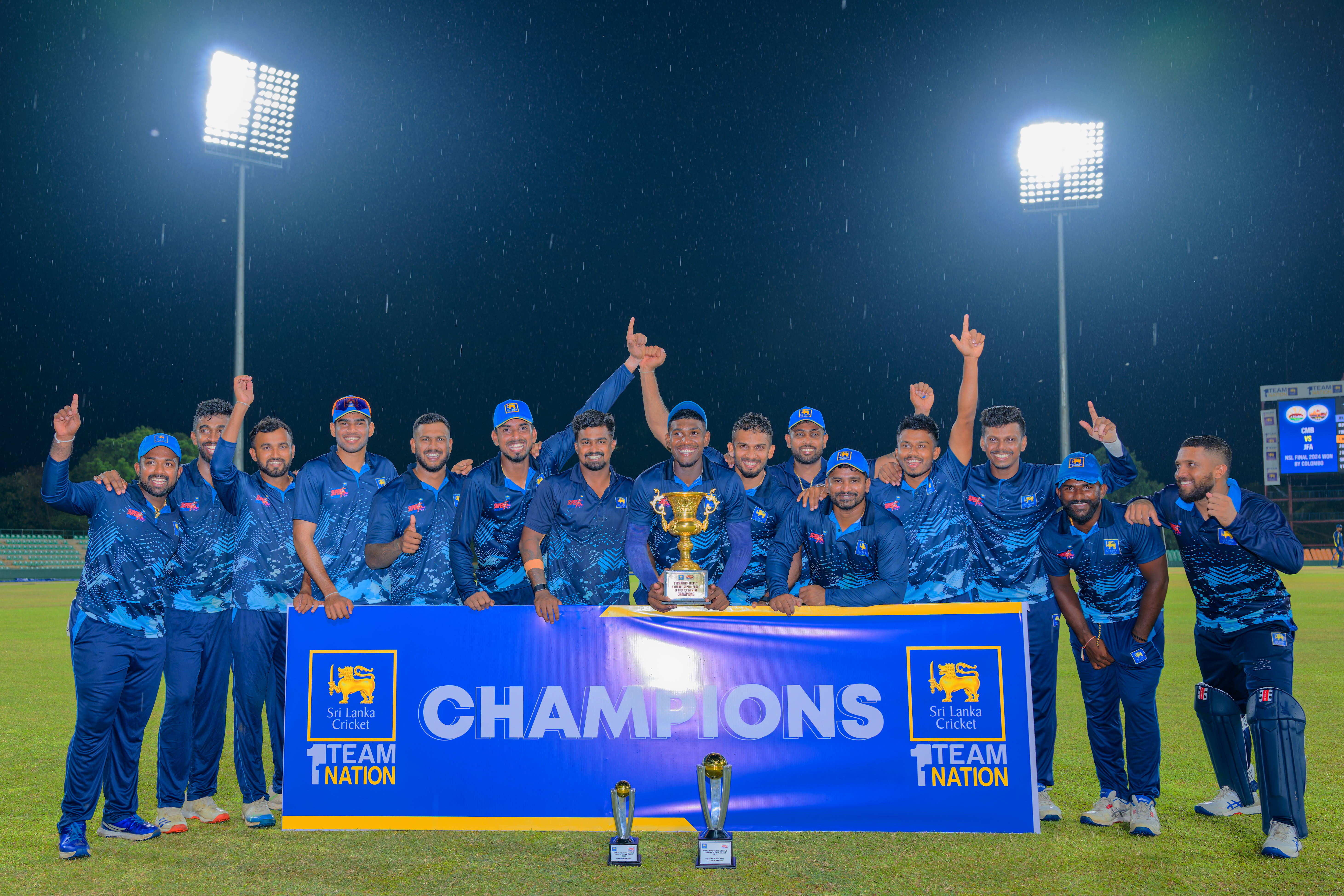 1_champions_colombo_team__2_.jpg