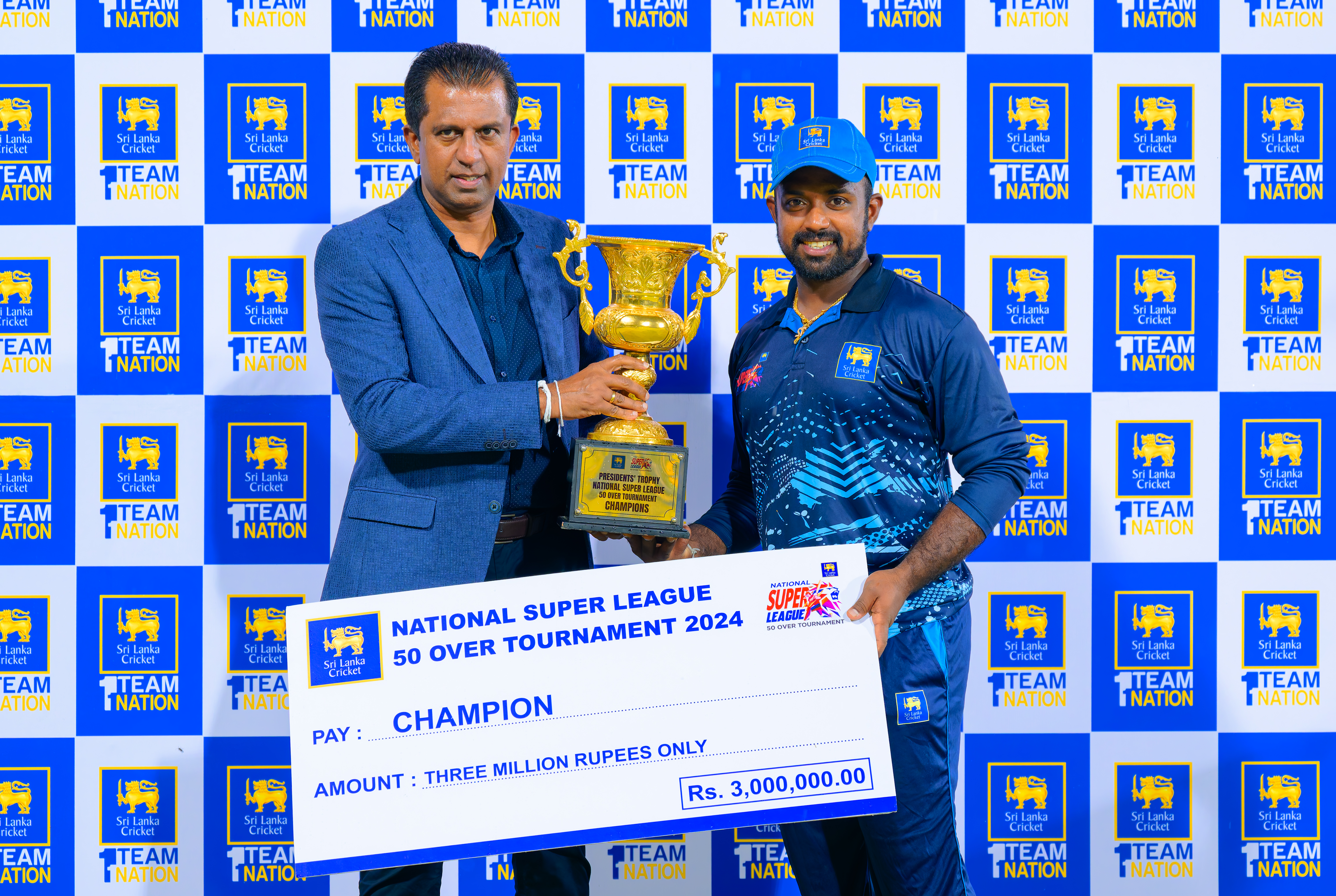 2_chamapion_team_captain_charith_asalank