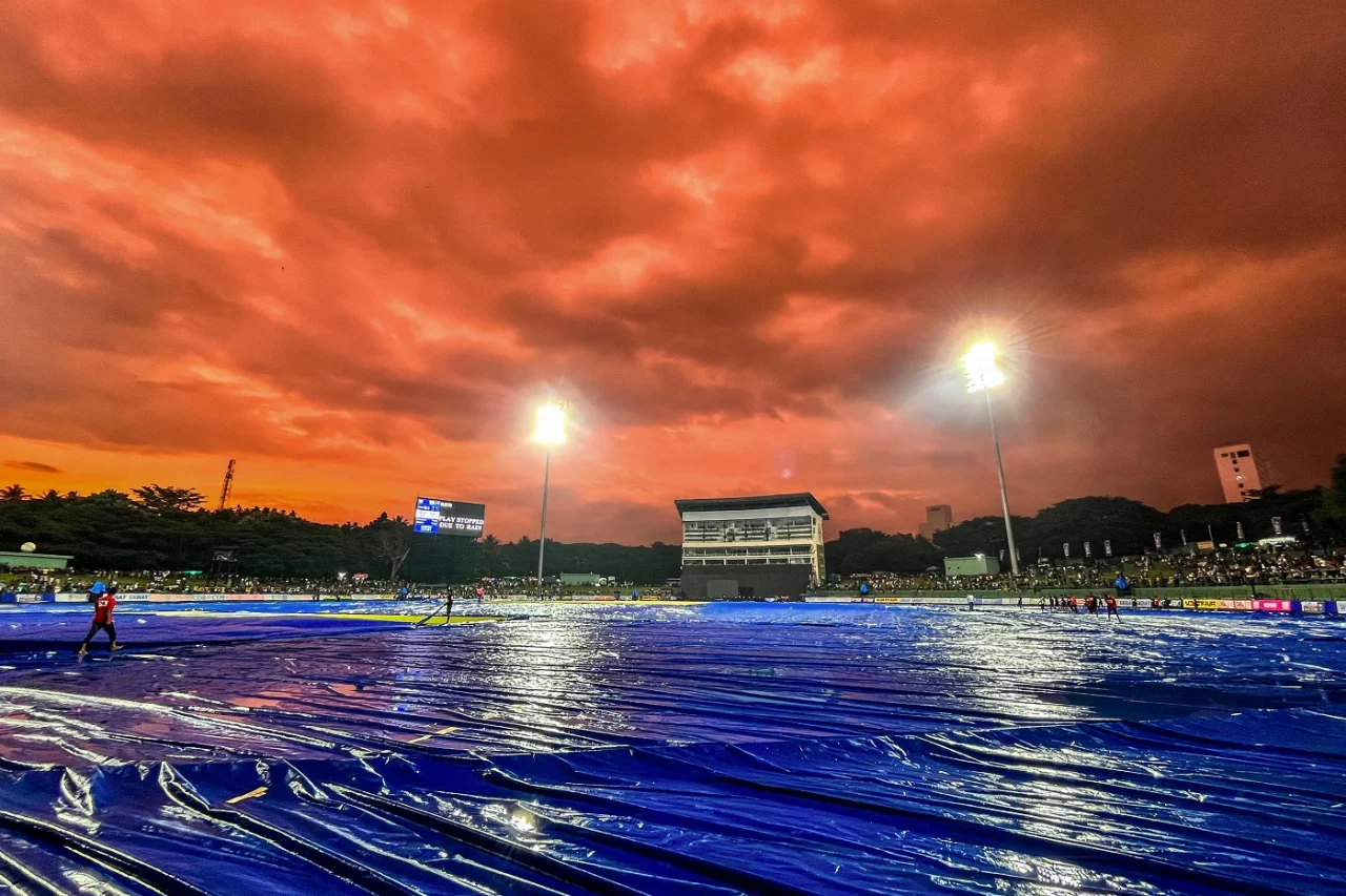 2010_rain_interupted_play_for_3and_half_