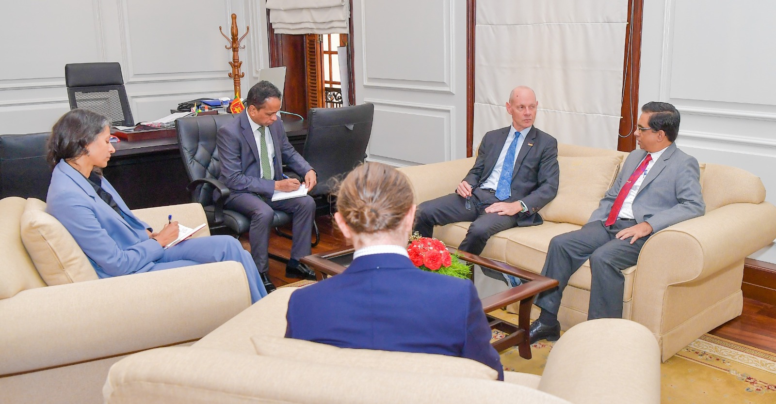 WhatsApp_Image_2024-11-27_at_20.49.21_33