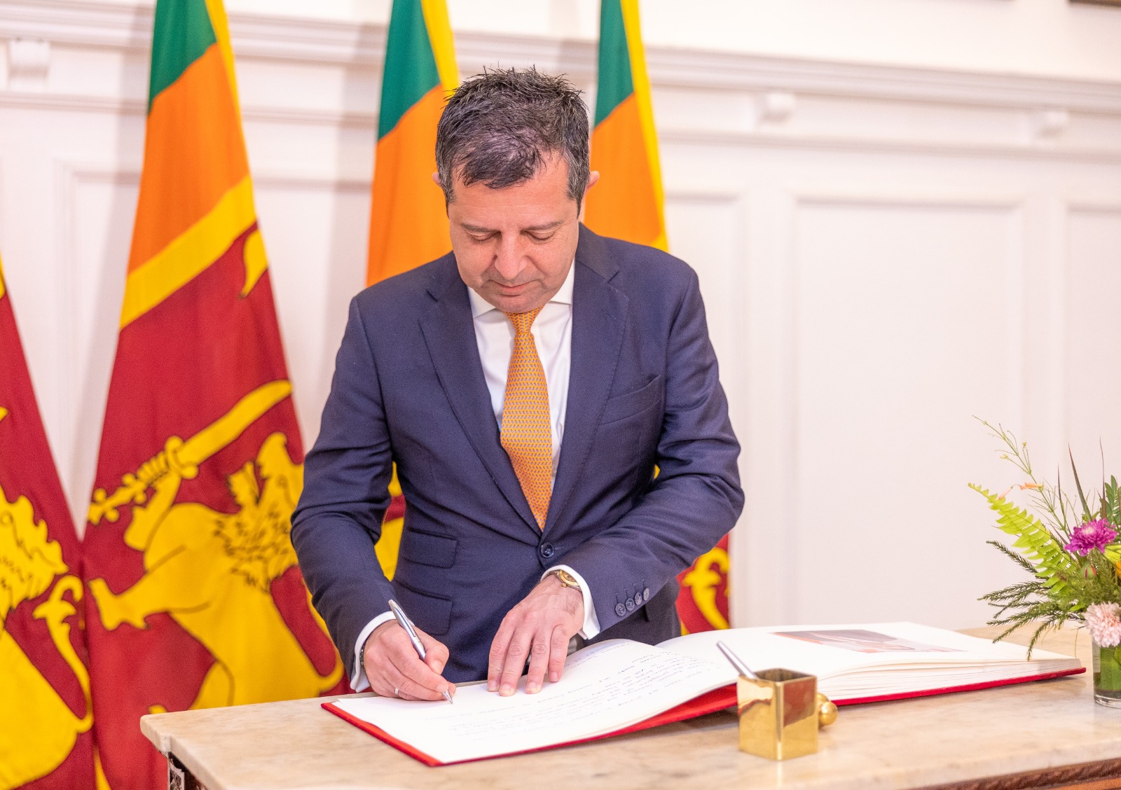 WhatsApp_Image_2024-11-28_at_03.54.15.jp