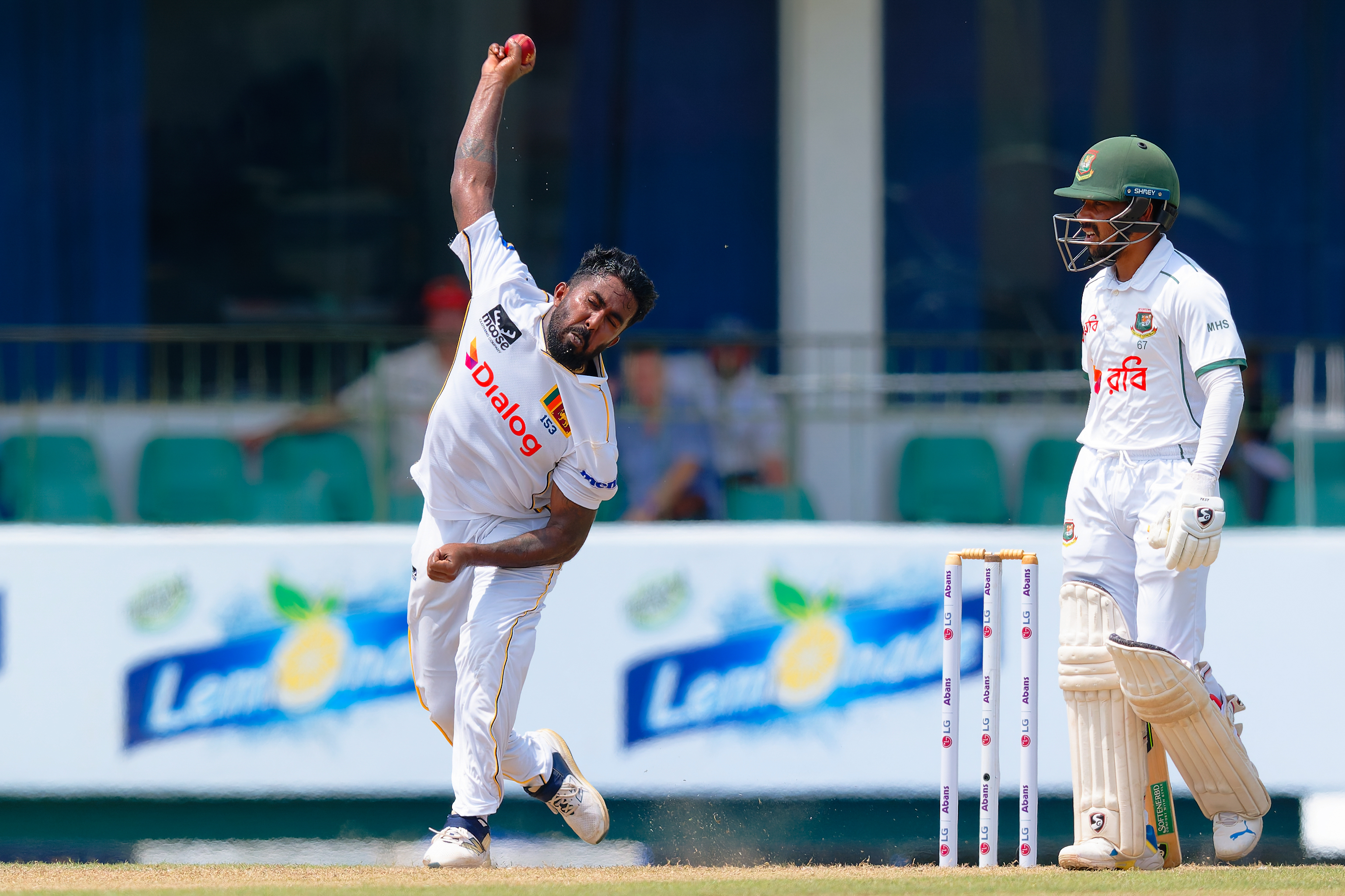 Copy_of_Asitha_Fernando_bowls_VK99104.jp