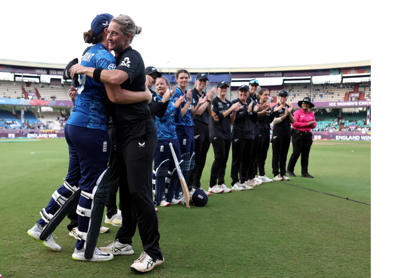 2610_sophie_devine_and_nat_siver_brunt.p