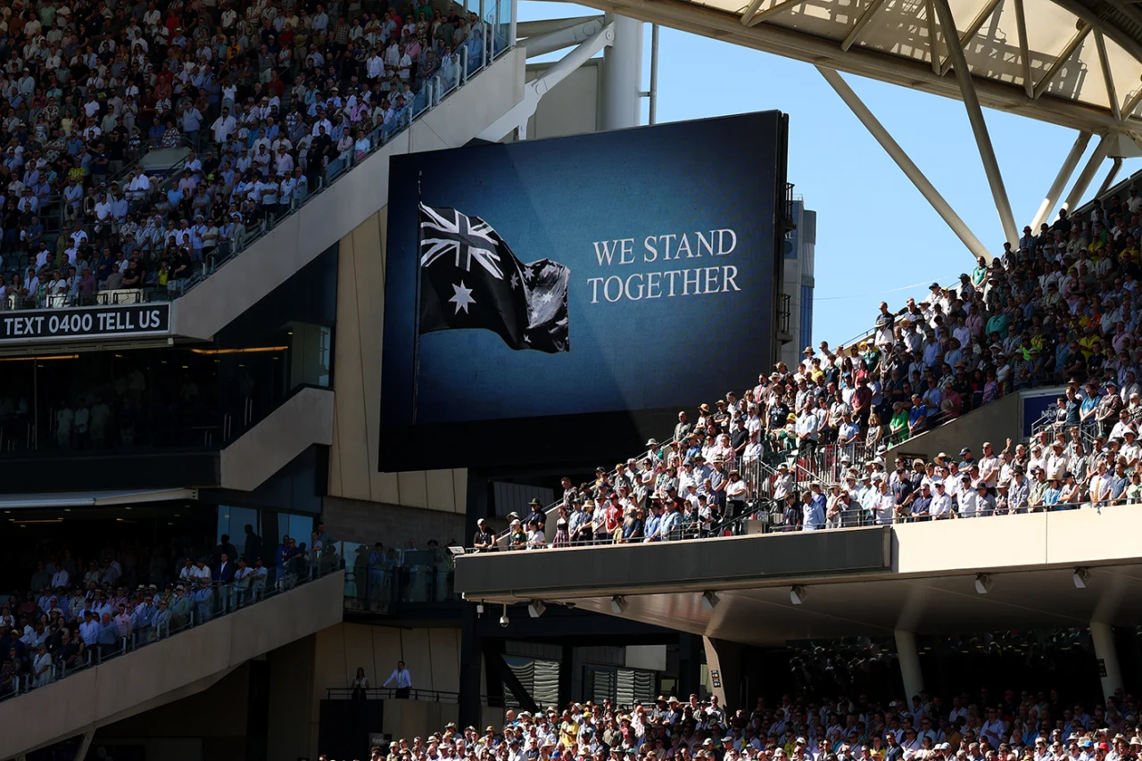 1712_aus_paid_respect_to_the_victims_of_