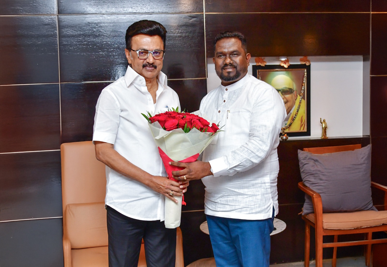 WhatsApp_Image_2025-12-19_at_18.23.16.jp