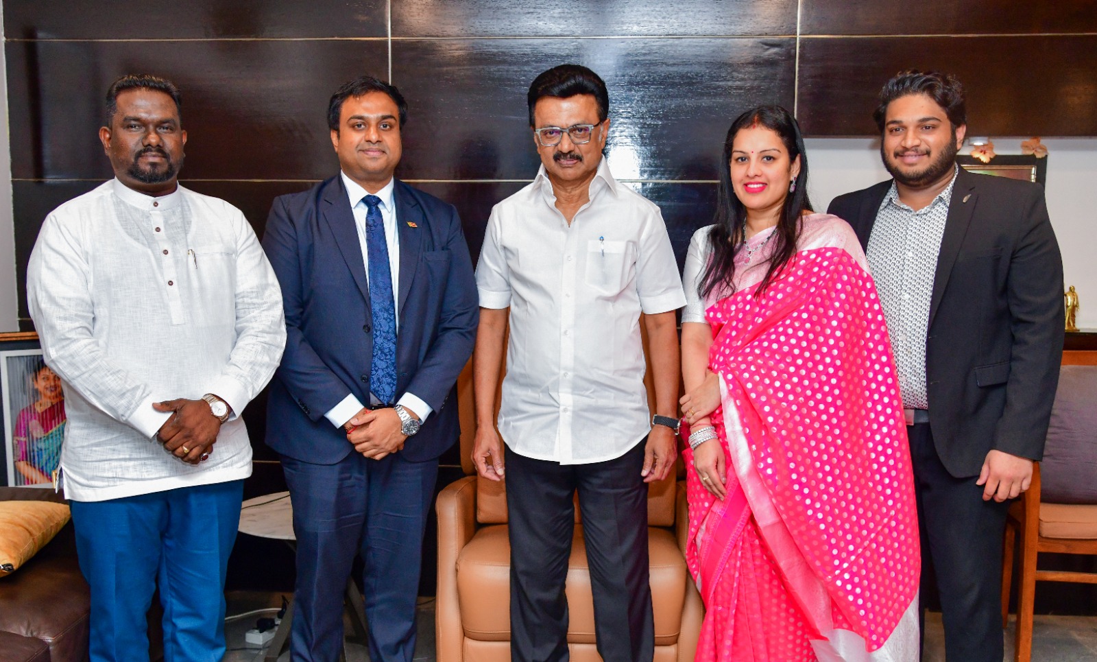 WhatsApp_Image_2025-12-19_at_18.23.18.jp