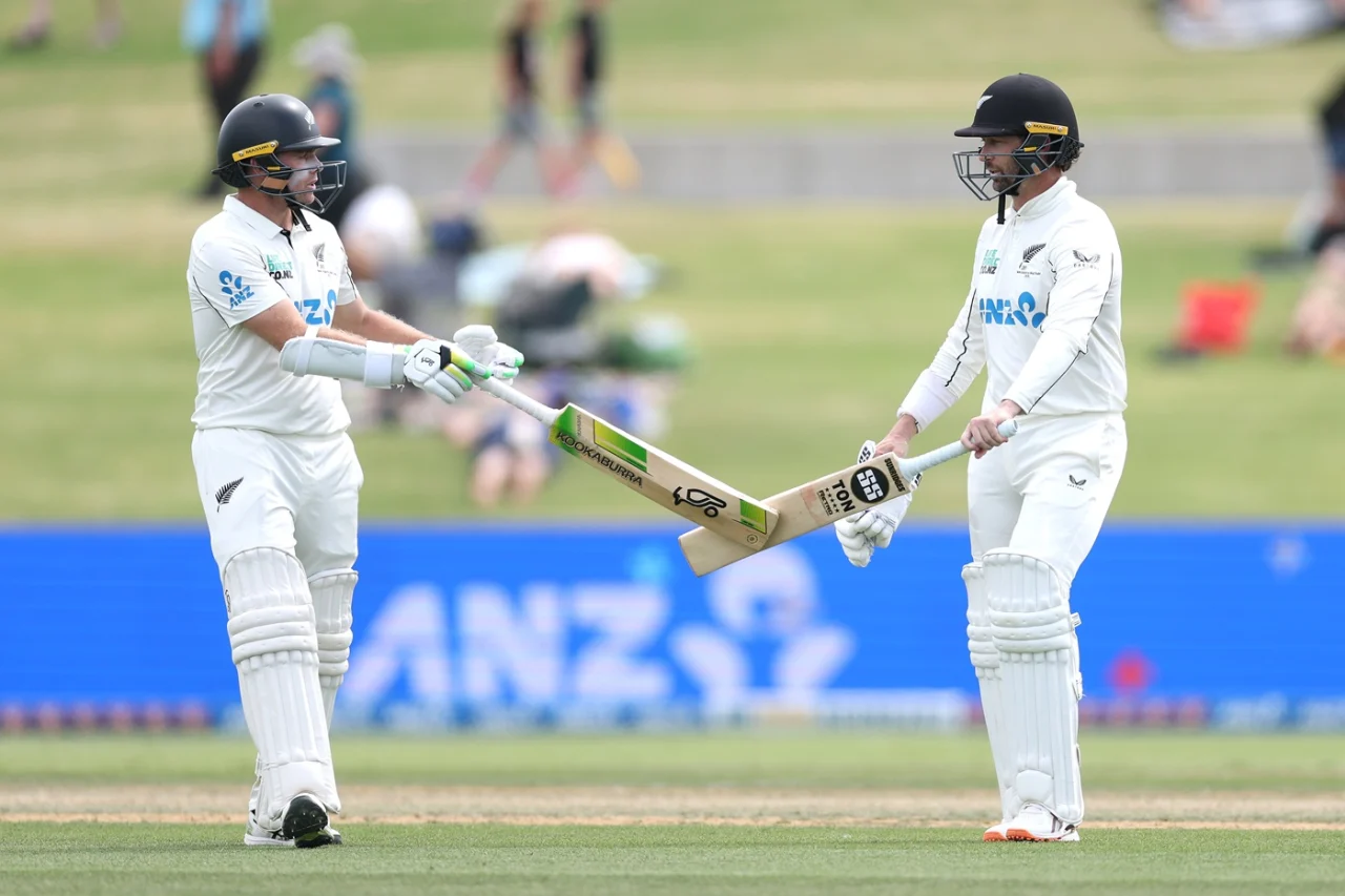 2112_tom_latham_and_devon_conway_world_r